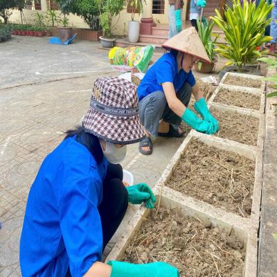 ĐOÀN THANH NIÊN TRƯỜNG MẦM NON TÁI SƠN LAO ĐỘNG DỌN VỆ SINH TRƯỜNG HỌC.