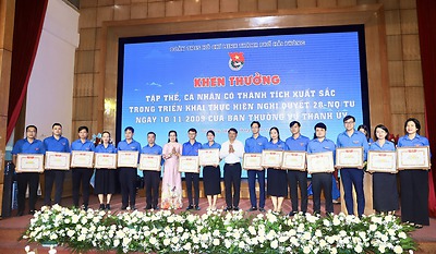 HỘI NGHỊ BIỂU DƯƠNG TẬP THỂ, CÁ NHÂN CÓ THÀNH TÍCH XUẤT SẮC TRONG THỰC HIỆN NGHỊ QUYẾT SỐ 28-NQ/TU, TRAO GIẢI CUỘC THI TRỰC TUYẾN “TÌM HIỂU LỊCH SỬ ĐẢNG BỘ THÀNH PHỐ HẢI PHÒNG”, TRIỂN KHAI CUỘC VẬN ĐỘNG “ỨNG XỬ VĂN MINH TRÊN KHÔNG GIAN MẠNG”, TỔNG KẾ