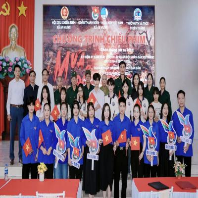 ĐOÀN THANH NIÊN, HỘI LHTN VIỆT NAM VÀ HỘI CỰU CHIẾN BINH XÃ AN HƯNG PHỐI HỢP TỔ CHỨC CHIẾU PHIM 