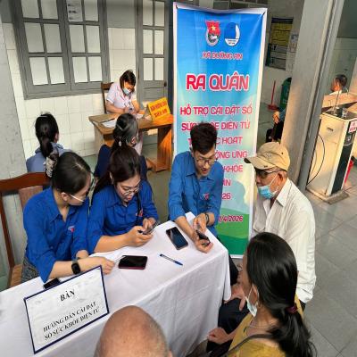 ĐƯỜNG AN: RA QUÂN HỖ TRỢ CÀI ĐẶT SỔ SỨC KHỎE ĐIỆN TỬ TRÊN ỨNG DỤNG VNeID