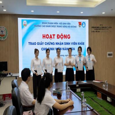CAO ĐẲNG DƯỢC TRUNG ƯƠNG HẢI DƯƠNG TRAO GIẤY CHỨNG NHẬN “SINH VIÊN KHỎE” CHO SINH VIÊN TÍCH CỰC THAM GIA PHONG TRÀO THỂ THAO