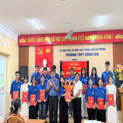 KIM THÀNH TỔ CHỨC KẾT NẠP ĐOÀN VIÊN ƯU TÚ VÀO ĐẢNG