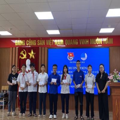 ĐOÀN PHƯỜNG ĐÔNG HẢI: TRAO QUÀ CHO HỌC SINH LỚP 9, LỚP 12 CÓ HOÀN CẢNH KHÓ KHĂN THAM GIA KÌ THI VÀO LỚP , KÌ THI TỐT NGHIỆP THPT QUỐC GIA NĂM 2026