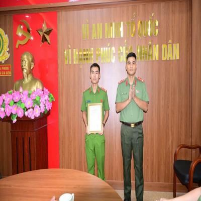 CHI ĐOÀN TỔ PHÒNG, CHỐNG TỘI PHẠM, ĐOÀN CÔNG AN PHƯỜNG TỔ CHỨC SINH HOẠT CHI ĐOÀN VÀ RA MẮT MÔ HÌNH 