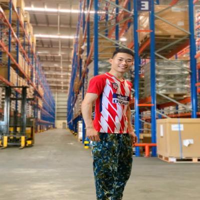 Chàng trai Hải Phòng phản xạ nhanh cứu sống bé trai ngay trước mũi tàu hỏa