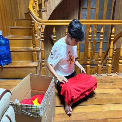 Góp áo, cờ đỏ sao vàng tặng trẻ vùng cao sau Quốc khánh