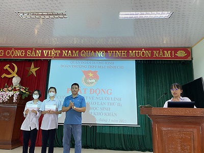 ĐOÀN TRƯỜNG THPT MẠC ĐĨNH CHI: PHÁT ĐỘNG CUỘC THI VIẾT VỀ NGƯỜI LÍNH BIÊN GIỚI HẢI ĐẢO; TẶNG QUÀ HỌC SINH CÓ HOÀN CẢNH KHÓ KHĂN, HỌC SINH CÓ THÂN NHÂN CÔNG TÁC NƠI BIÊN GIỚI, HẢI ĐẢO