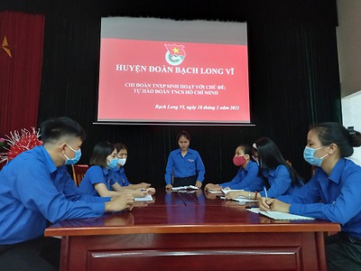 Sinh hoạt chi đoàn tháng 3 theo chủ điểm với chủ đề “Tự hào Đoàn TNCS Hồ Chí Minh”