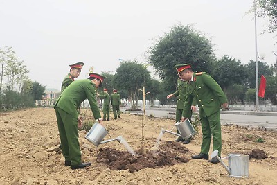 Tuổi trẻ CATP hưởng ứng phong trào trồng cây và tăng cường bảo vệ, phát triển rừng