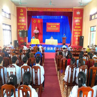 Đoàn thanh niên xã Lạc Phượng tham gia tiếp xúc đối thoại với Chủ tịch UBND xã