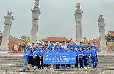ĐTN VOSCO: Dâng hương tại Nhà tưởng niệm Đồng chí Nguyễn Đức Cảnh