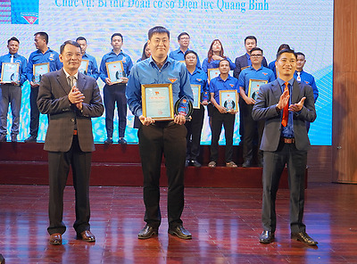  Đinh Gia Thành - Bí thư Đoàn cơ sở PC Quảng Bình được tuyên dương 