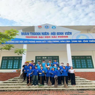 Đoàn Trường Đại học Hải Phòng ra quân Ngày Chủ nhật xanh 21/9/2025