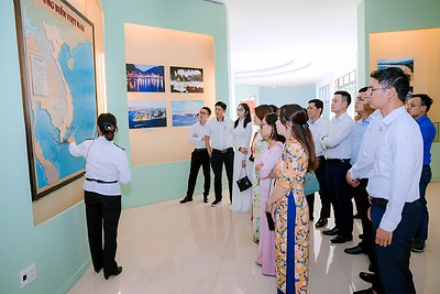 Đoàn Khối Doanh nghiệp thành phố tổ chức Chương trình Tuyên truyền về chủ quyền biển đảo, biên giới cho cán bộ Đoàn, đoàn viên, thanh niên trong Khối tại Bảo tàng Hải quân.