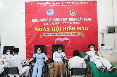 Tổ chức hoạt động kỷ niệm 91 năm thành lập Đoàn- Tổ chức giao hữu bóng đá, tổ chức vận động đoàn viên thanh niên Bệnh viện Hữu nghị Việt Tiệp hiến máu tình nguyện
