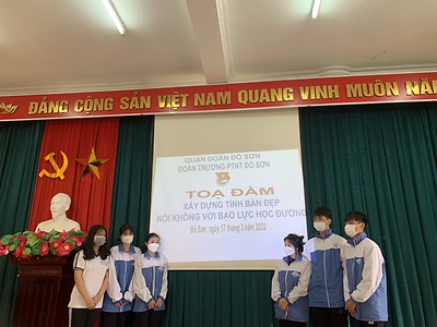 Đoàn trường PTNT Đồ Sơn tổ chức toạ đàm “Xây dựng tình bạn đẹp - nói không với bạo lực học đường” năm 2022