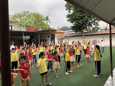 Hội đồng Đội quận Đồ Sơn chỉ đạo liên đội trường Tiểu học Ngọc Hải tổ chức hoạt động mẫu giờ ra chơi trải nghiệm sáng tạo