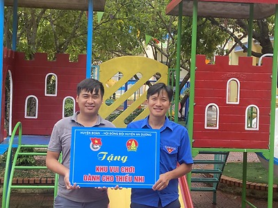Huyện An Dương trao tặng khu vui chơi dành cho trẻ em tại xã Quốc Tuấn
