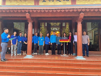 Khánh thành Công trình Thanh niên chuyển đổi số trong quảng bá di tích lịch sử văn hoá tại Từ đường họ Nguyễn Văn 