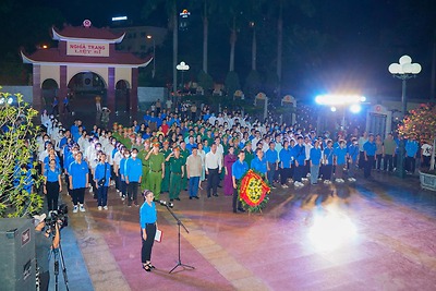 Lễ thắp nến tri ân các anh hùng liệt sỹ năm 2023 và xin được làm lễ dâng hương tại Đền tưởng niệm các anh hùng liệt sĩ quận Ngô Quyền.