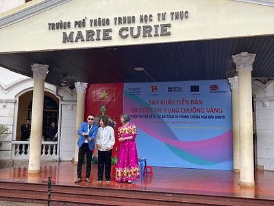 Đoàn trường THPT Marie Curie tổ chức hoạt động tuyên truyền nâng cao nhận thức, kỹ năng phòng chống mua bán người và di cư an toàn