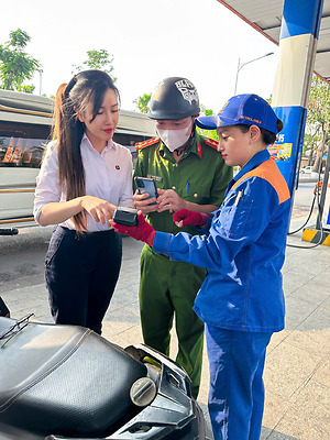 THANH NIÊN CÔNG TY XĂNG DẦU KHU VỰC III: ĐI ĐẦU TRONG CHUYỂN ĐỔI SỐ VÀ THANH TOÁN KHÔNG DÙNG TIỀN MẶT