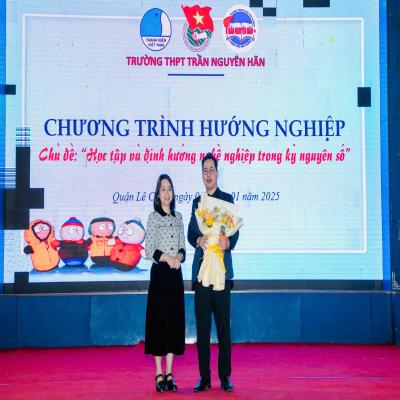 Đoàn thanh niên - Liên chi hội trường THPT Trần Nguyên Hãn tổ chức Chương trình 