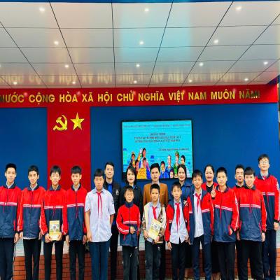 ĐOÀN XÃ CHÍ MINH TUYÊN TRUYỀN: “PHỔ BIẾN GIÁO DỤC PHÁP LUẬT, HƯỞNG ỨNG NGÀY PHÁP LUẬT VIỆT NAM 9/11” 