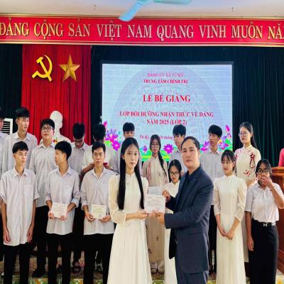 Đoàn xã Chí minh tích cực giới thiệu Đoàn viên ưu tú cho Đảng xem xét kết nạp