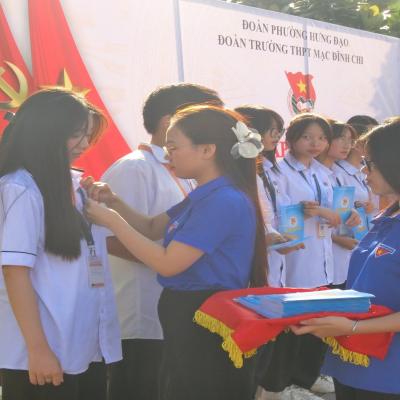 Lễ kết nạp đoàn viên mới