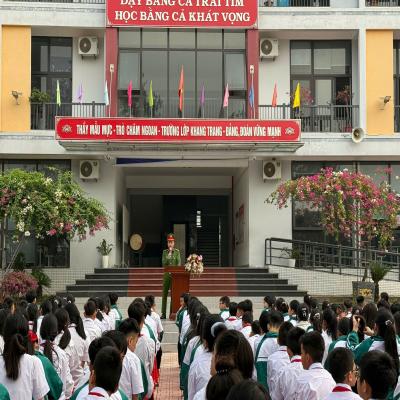 Tuyên truyền pháp luật về an toàn giao thông cho hơn 600 học sinh trường THCS Việt Hòa