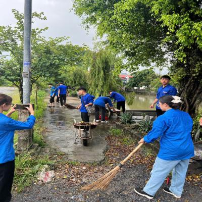 Sáng ngày 20/7/2025, trong không khí thi đua sôi nổi hướng về Đại hội Đảng bộ thành phố, Đoàn xã Việt Khê đã long trọng tổ chức ra quân “Ngày Chủ nhật xanh” với nhiều hoạt động ý nghĩa, thiết thực. Chương trình không chỉ thể hiện tinh thần xung