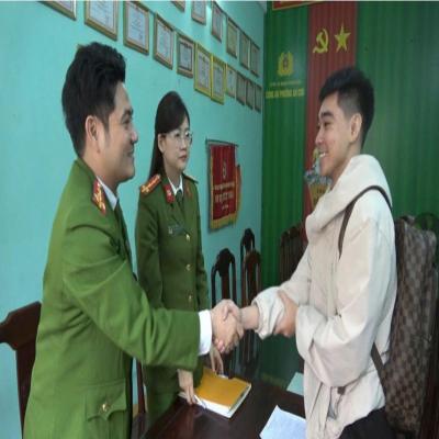 Bất ngờ nhận được 200 triệu, chàng trai báo ngay công an