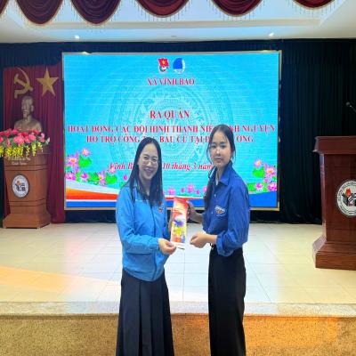 ĐOÀN XÃ VĨNH BẢO RA QUÂN HOẠT ĐỘNG CÁC ĐỘI HÌNH THANH NIÊN TÌNH NGUYỆN HỖ TRỢ CÔNG TÁC BẦU CỬ TẠI ĐỊA PHƯƠNG