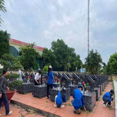 TUỔI TRẺ XÃ NAM SÁCH RA QUÂN VỆ SINH, TÔN TẠO NGHĨA TRANG LIỆT SĨ: SÁNG MÃI ĐẠO LÝ 