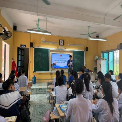 NINH GIANG KẾT NẠP ĐOÀN VIÊN MỚI TRONG THÁNG THANH NIÊN