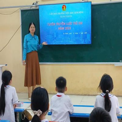 Liên đội trường Tiểu học Kim Đính, xã An Thành tổ chức tuyên truyền Luật trẻ em