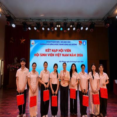 TRƯỜNG CAO ĐẲNG DƯỢC TRUNG ƯƠNG HẢI DƯƠNG TỔ CHỨC LỄ KẾT NẠP HỘI VIÊN MỚI NĂM HỌC 2025 – 2026