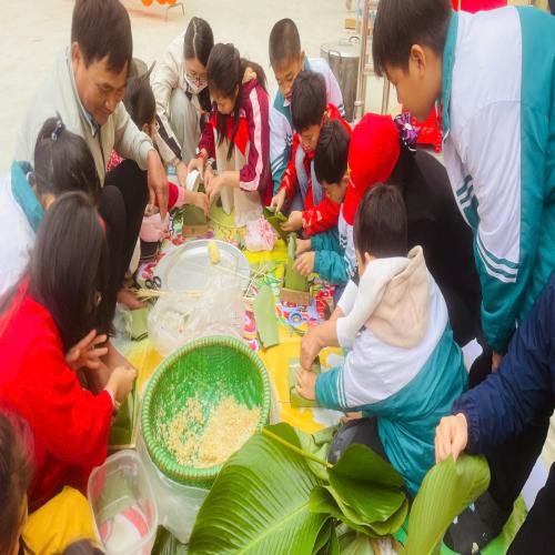 BCH Đoàn xã, Hội đồng đội xã Khúc Thừa Dụ - Liên đội trường Tiểu học Hồng Phong tổ chức hoạt động trải nghiệm 