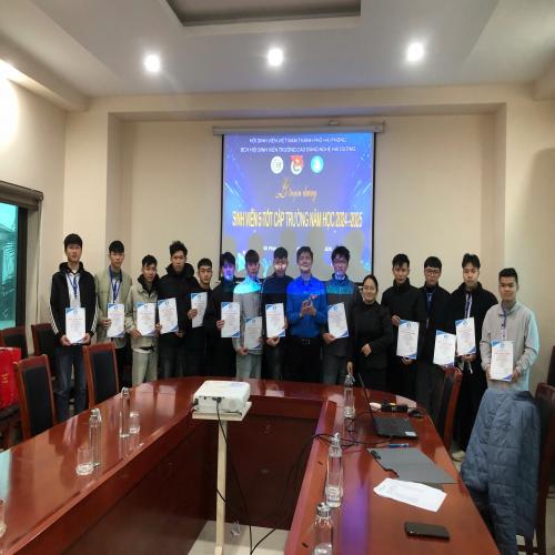 Biểu dương 13 cá nhân xuất sắc, lan tỏa tinh thần sinh viên 5 tốt của trường Cao đẳng nghề Hải Dương