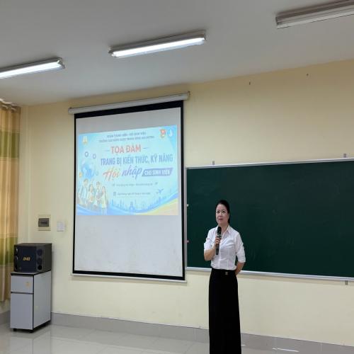 Đoàn Thanh niên – Hội Sinh viên Trường Cao đẳng Dược Trung ương Hải Dương tổ chức chương trình tọa đàm “Trang bị kiến thức, kỹ năng hội nhập cho sinh viên”